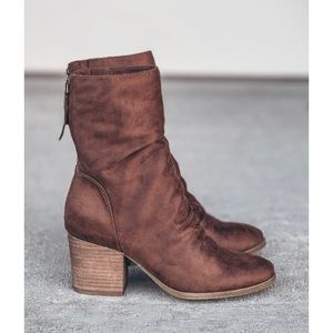 Very G Preston Ankle Boot - Tan- size 6